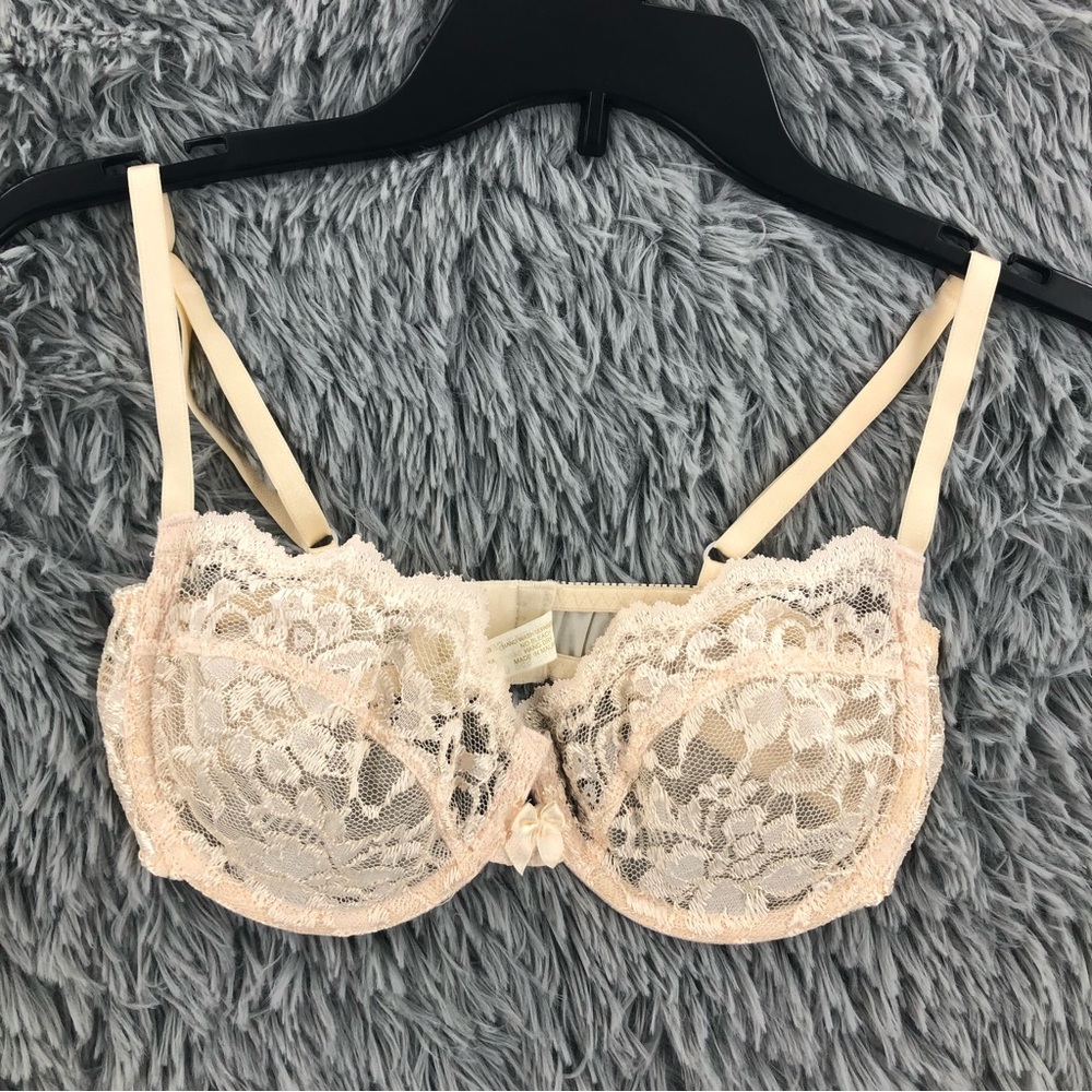 Victorias Secret Bra Vintage 36B Cream Gold Label Wired Lace